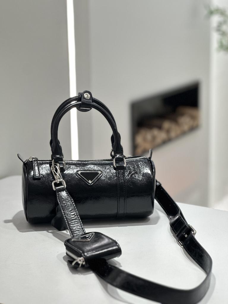 Кожаная сумка Новая сумка-подушка Перевернутый треугольный плиссированный цилиндр Сумка женская через плечо на одном плече Повседневная сумка для通勤