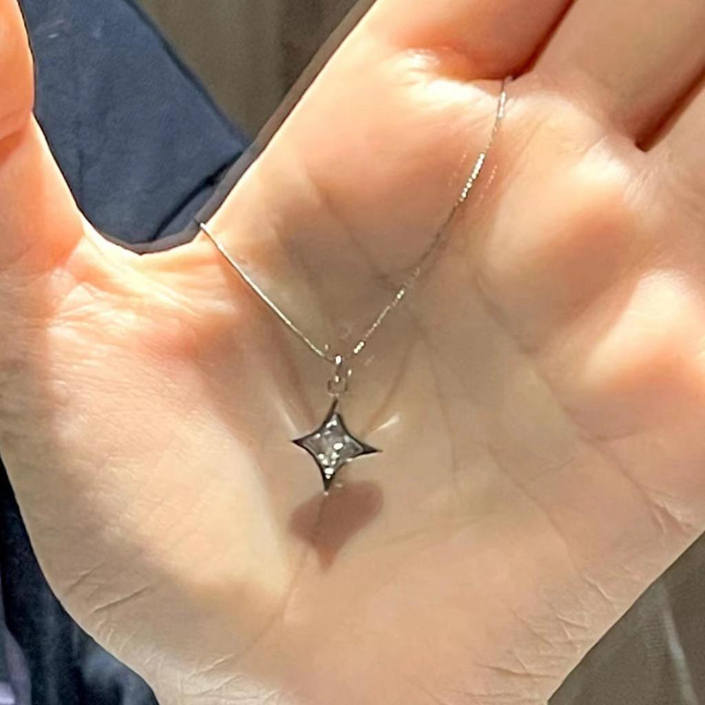 Star Necklace for Women's Light Luxury Niche Design High-end Sweater Chain Simple Personalized Collarbone Chain