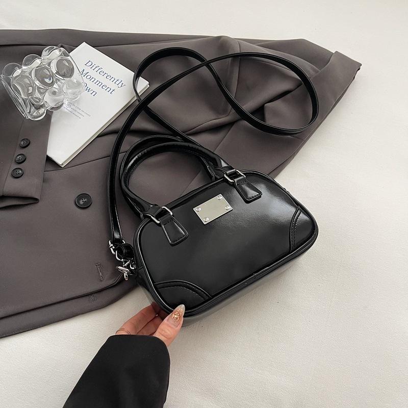 Super fire small bag women's 2025 new trendy spring summer versatile shoulder messenger bag Korean version handbag small square bag