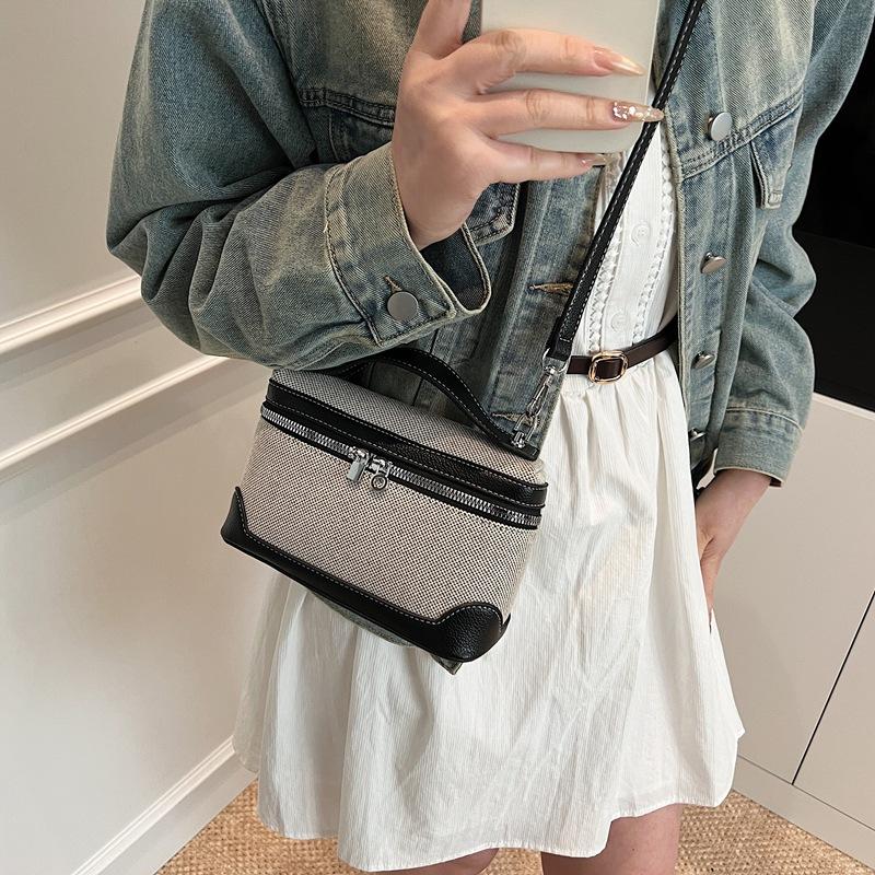 Холщовая маленькая сумка женская 2025 супер огонь новая корейская версия модная на плечо сумка-мессенджер повседневная универсальная контрастного цвета сумка-ведро
