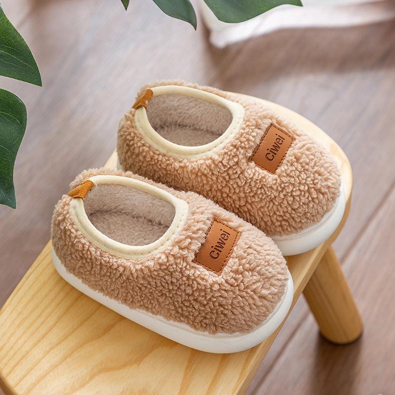 Детские тапочки из хлопка с рисунком для дома из бархата, теплые, для мальчиков и девочек, милые, с мягкой подошвой, осенние детские тапочки, зимние, новые модели