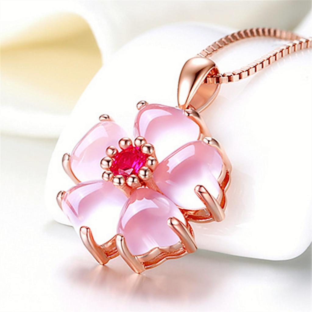 Подвеска из розового кварца в форме сердца с персиковыми цветами и розовыми бриллиантами