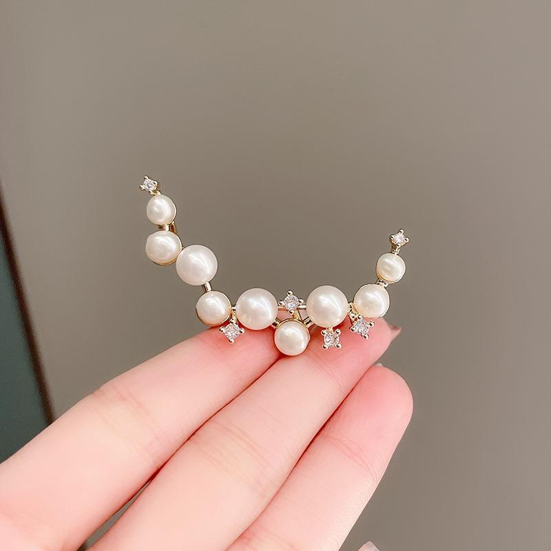 Элегантная брошь-полумесяц с жемчугом для женщин Высококлассная простая и универсальная корсажная булавка для костюма Застежка-булавка с антибликовым покрытием Аксессуар