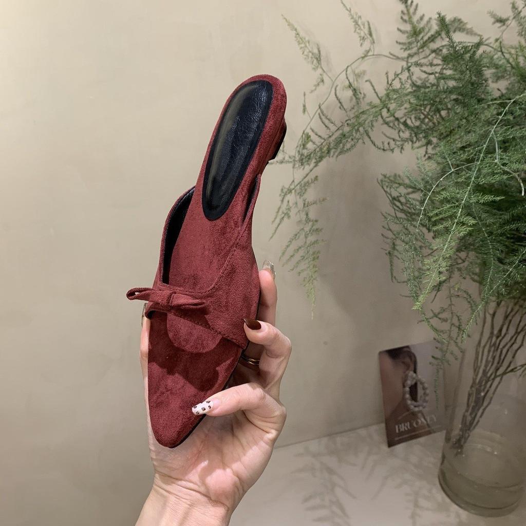 Полушлепанцы с низким каблуком, черные, с закрытым носком, новые, весенние, повседневные, универсальные, с легким вырезом, с острым носком, темпераментные, крутые шлепанцы для женщин