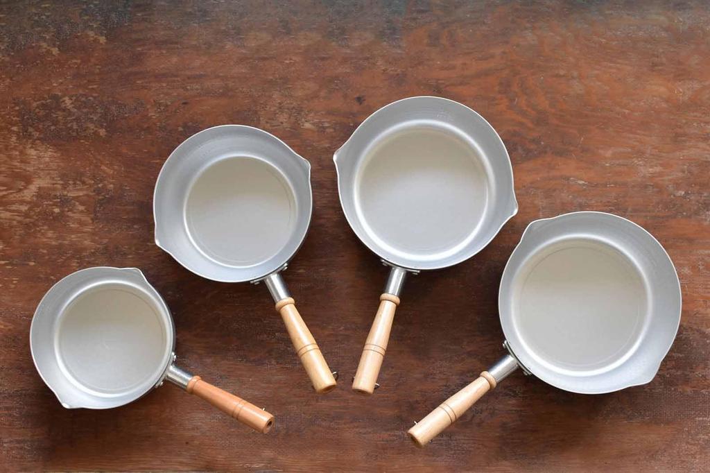 Hokuriku Aluminum Yukihira IH Made in for Simmered Anodized Aluminum Hanayuki Pan, 22cm, Aluminum, Compatible, Japan, Foods, Finish, (A-2743)