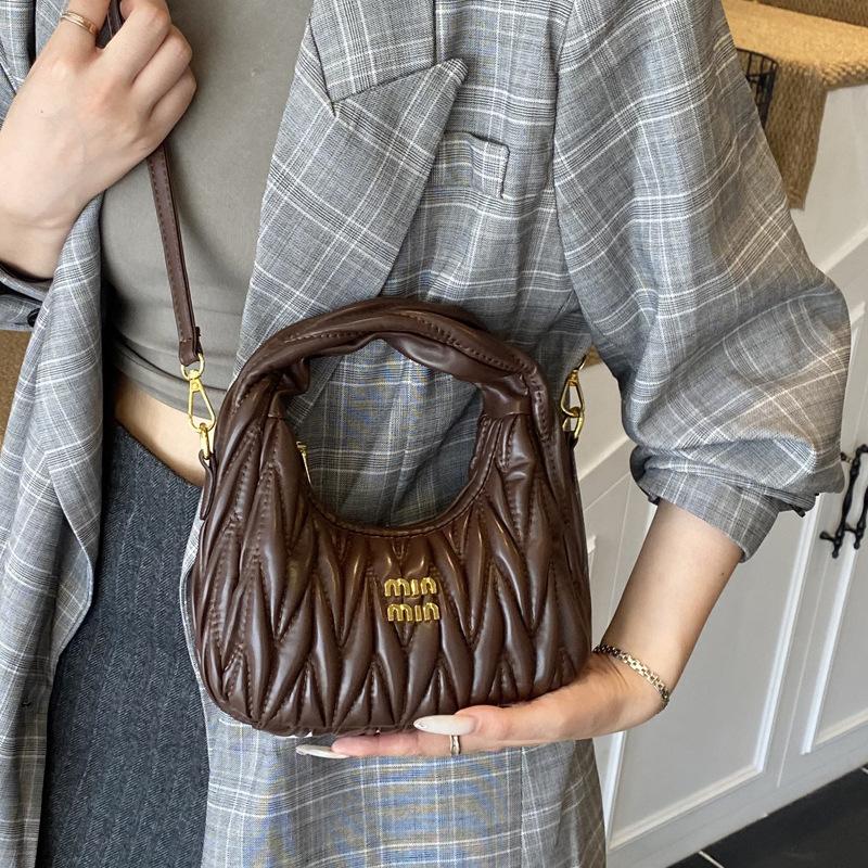 Niche crescent moon bag women's 2025 new commuter handheld underarm bag shoulder crescent bag premium messenger bag tide