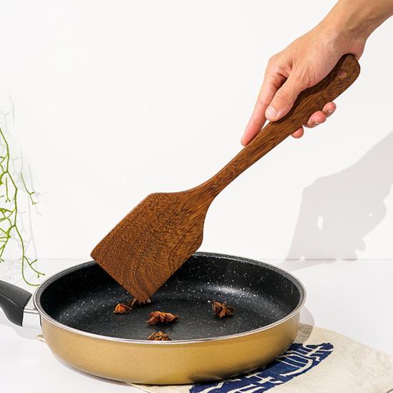 1/2Pcs Wooden Spatulas for Nonstick Pans Long Handle Flat Frying Spatula Angled Wooden Turner for Mixing Scraping Baking