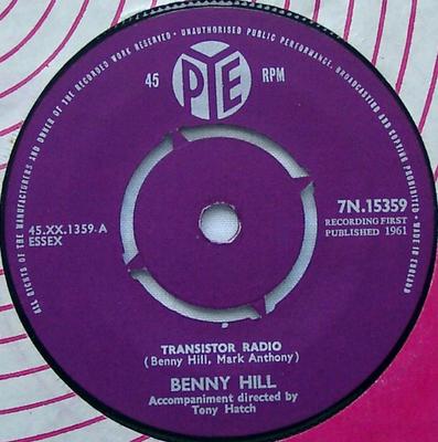 7-дюймовая пластинка БЕННИ ХИЛЛ - Транзисторное радио 7N15359 Pye Records 1961 Великобритания Поп Б/у