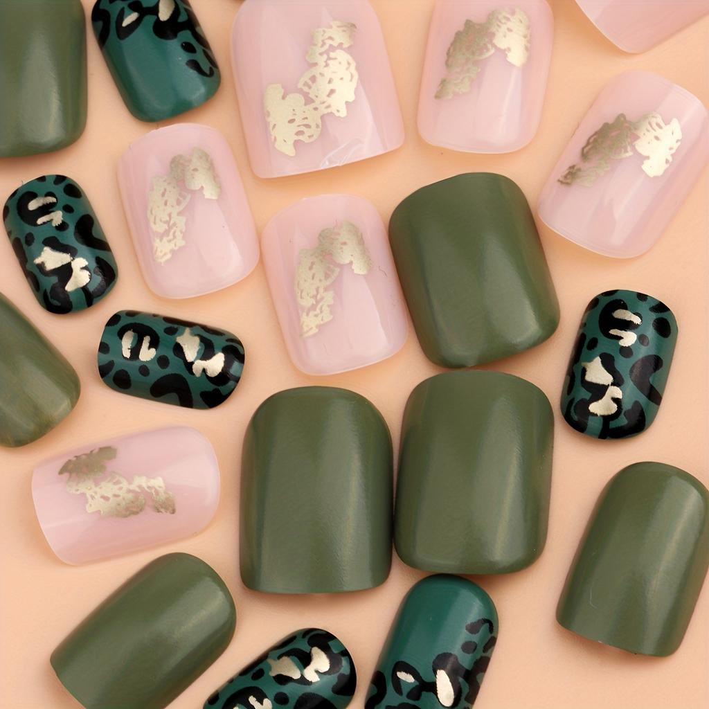 24 шт. Короткие зеленые накладные ногти, милый леопардовый принт, накладные ногти с золотым фольгированным дизайном, глянцевый розовый клей на ногтях, полное покрытие квадратных накладных ногтей