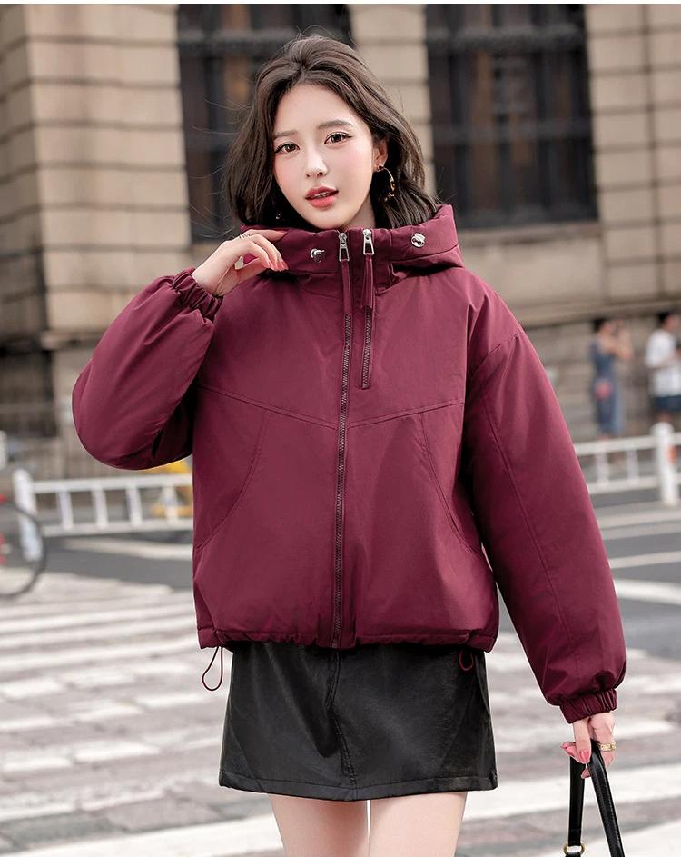 Женская короткая стеганая зимняя куртка с капюшоном на хлопковой подкладке