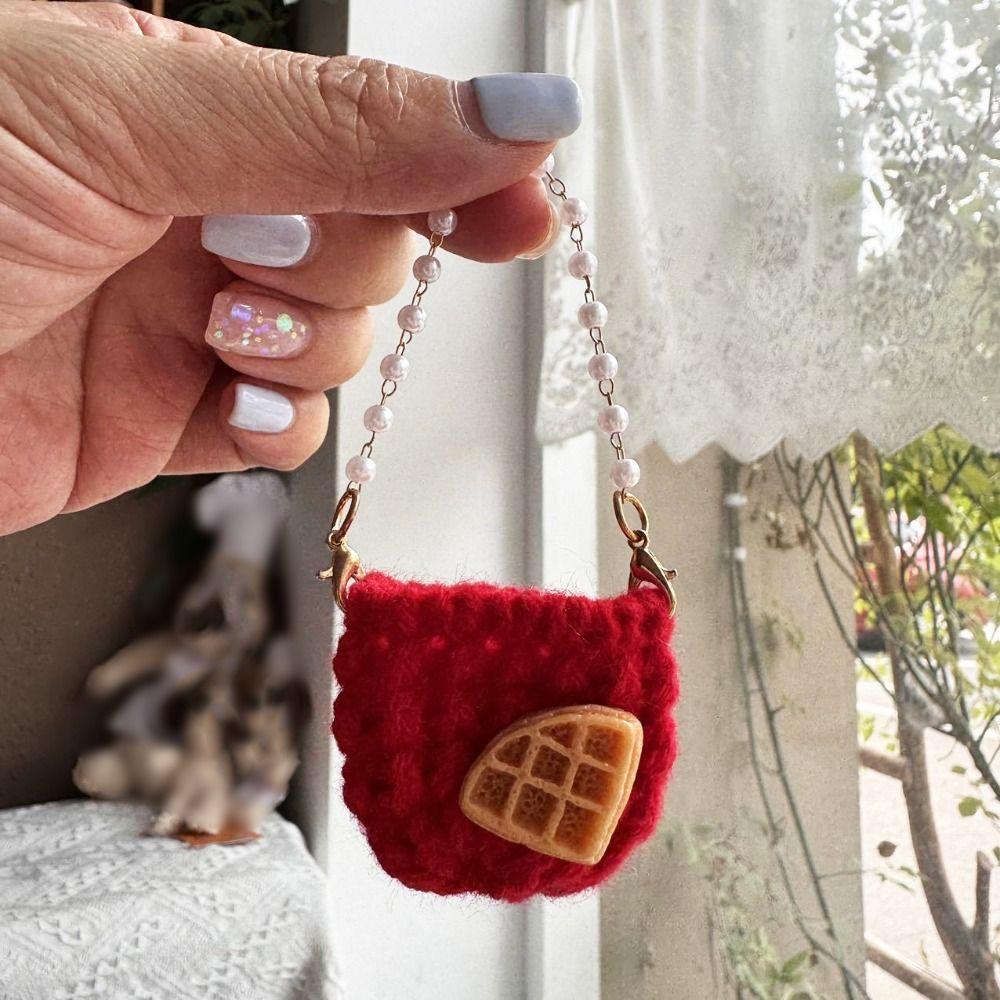 Мини-сумка для кукол через плечо из плетеной ткани с жемчужной цепочкой для кукольного домика, вязаная шерстяная сумка, аксессуары для кукол