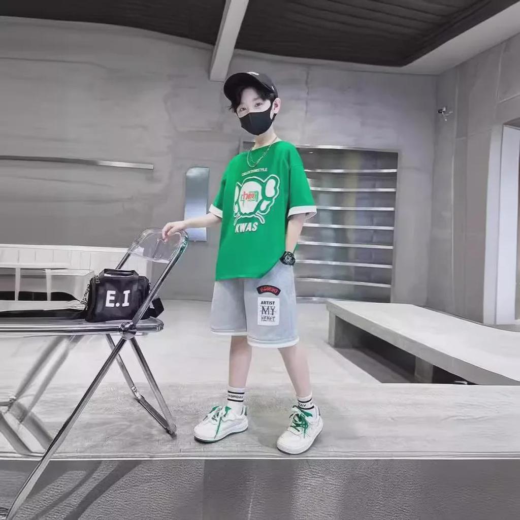 Летний комплект с короткими рукавами для мальчиков 2024 года: Спортивный и стильный крой для мальчиков среднего и крупного телосложения