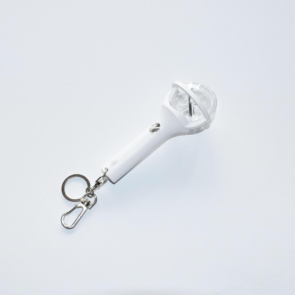 Светящийся брелок-подвеска Katseye Mini Luminous Cheering Stick