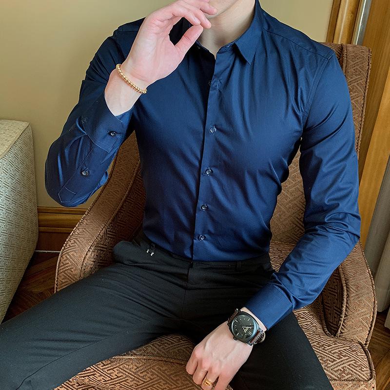 Мужская рубашка с длинным рукавом, не требующая глажки, на весну/осень - Молодежная деловая, однотонная, с отложным воротником.