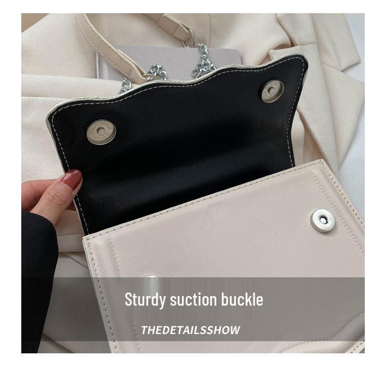 Маленькая квадратная женская сумка кроссбоди в корейском стиле - 2025 Однотонная, Волнистый узор, Плечевая цепочка, Простая мода.