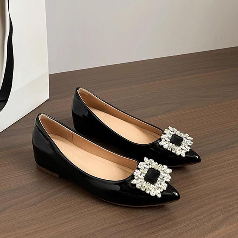 Внутреннее увеличение высоты, туфли-лодочки с французской квадратной пряжкой на одной педали, с острым носком и стразами, 2024, на плоской подошве, новые, темпераментные женские туфли с мягкой подошвой и приятным ароматом