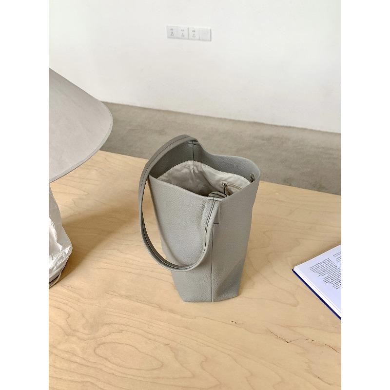 Small Simple Portable Shoulder Bag Niche Design Sense Work Commuter Bag Versatile Soft Leather Bucket Bag Women