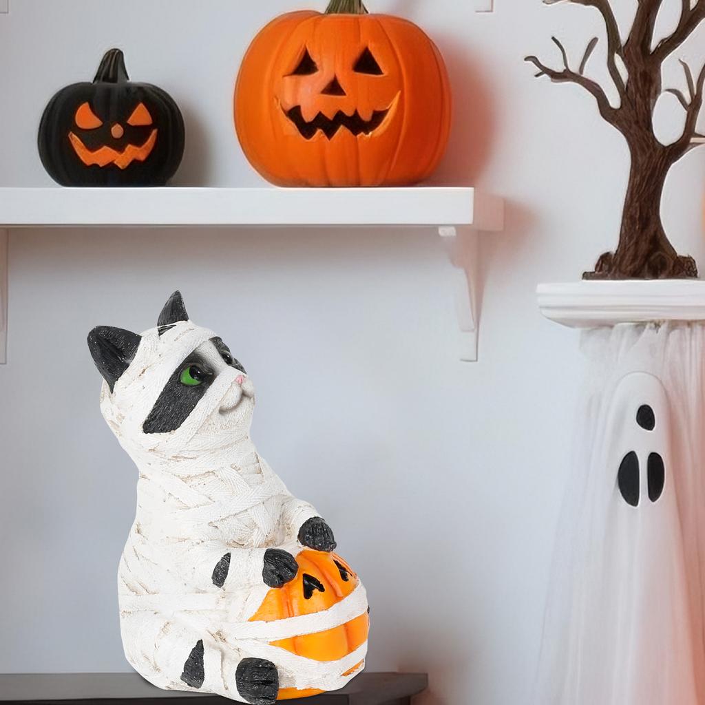 Resin Spooky Mummy Cat Figurine Halloween Decor Holding Pumpkin Sculpture Indoor Home Table Bookshelf Ornament Holiday Display