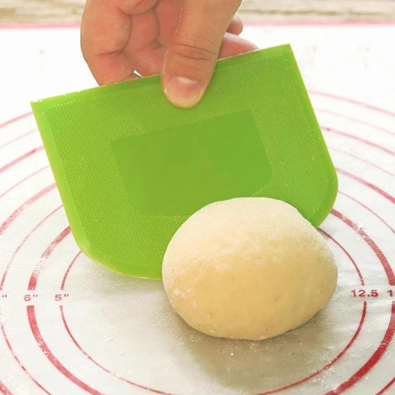 Top-Rated Cream Spatula for Cake Decorating DIY Fondant Cutter Pastry Scraper Baking Tool Perfect Gift for Home Bakers Kitchen Essentials