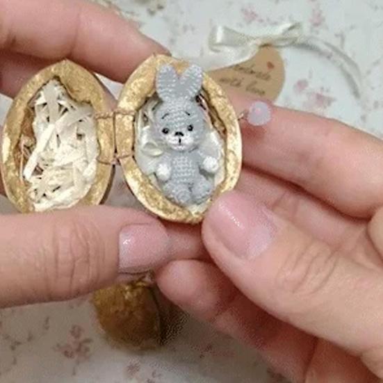 Миниатюрное вязаное крючком животное в скорлупе грецкого ореха, миниатюрный кролик-медведь с сердечком, эмоциональная поддержка, подарок для любителей животных, подруг и женщин