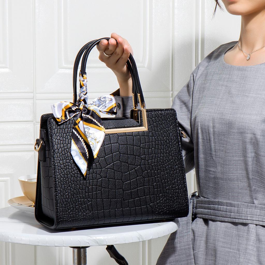 Women's handbags 2023 new model, a gift for mom, elegant and high-end, middle-aged handbag, fashionable shoulder and crossbody bag for women
