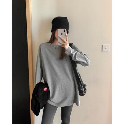 Сочетайте с брюками-акулами, теплой рубашкой с длинными рукавами и женским осенне-зимним свитшотом, а также со свободным топом средней длины.