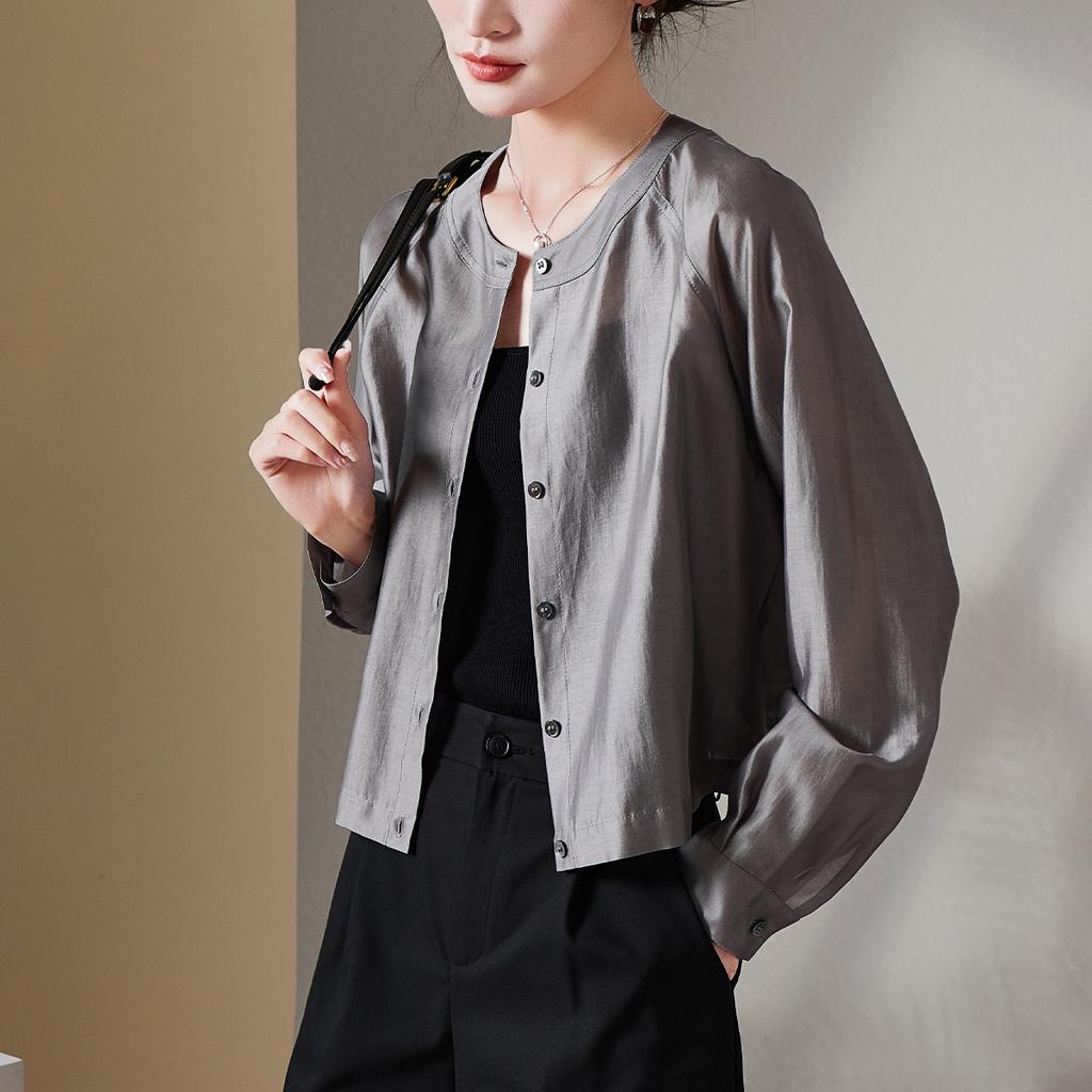 Round neck long sleeved lightweight shirt for women in 2026 summer fashion, loose and casual, versatile short top
