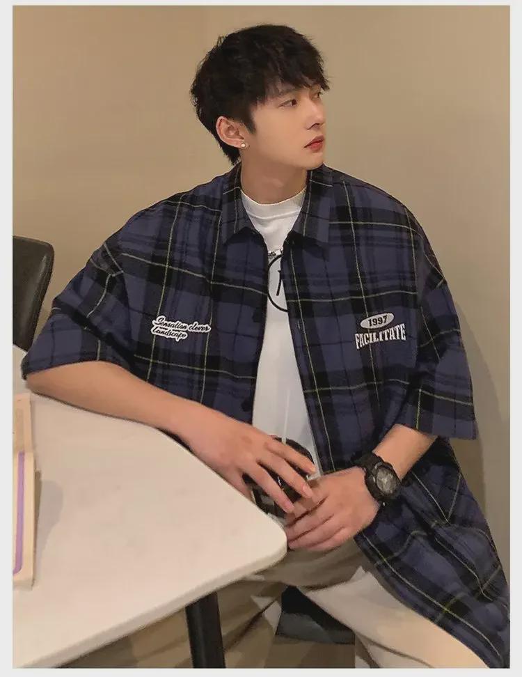 Мужская клетчатая рубашка с короткими рукавами в студенческом стиле - весна/лето 2024 г.