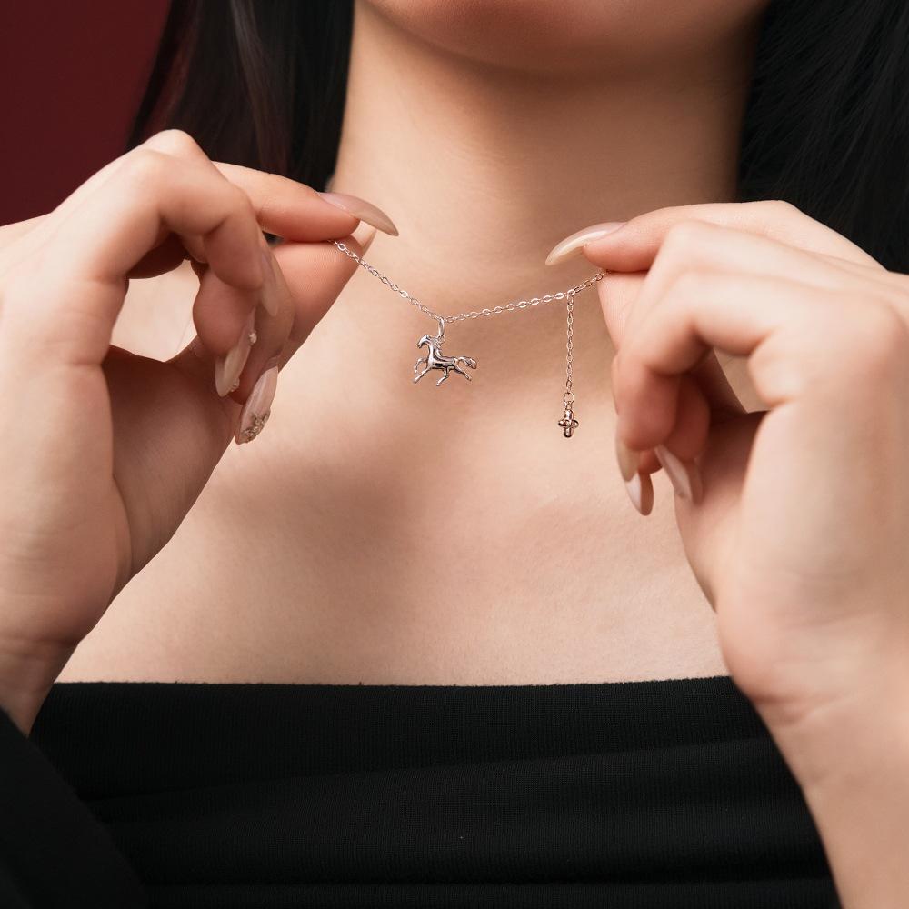 Серебряное ожерелье S925 с подвеской скачущей лошади, подарок на День святого Валентина для женщин, цепочка на ключицу.