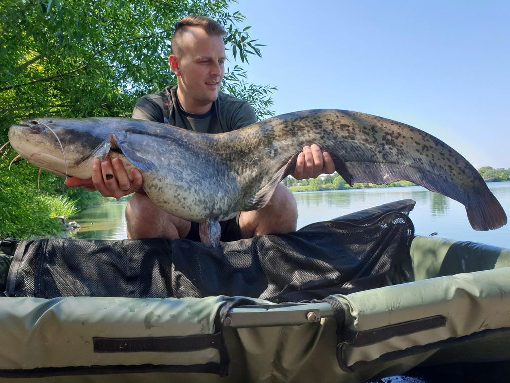 Monster Cat Underwater Float with Rattle 100G
