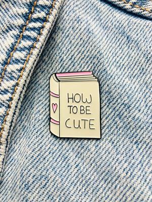 Новая эмалированная булавка «Как быть милой» Книга «Любовь» Металлическая заглушка Подарок на день рождения 1 шт.