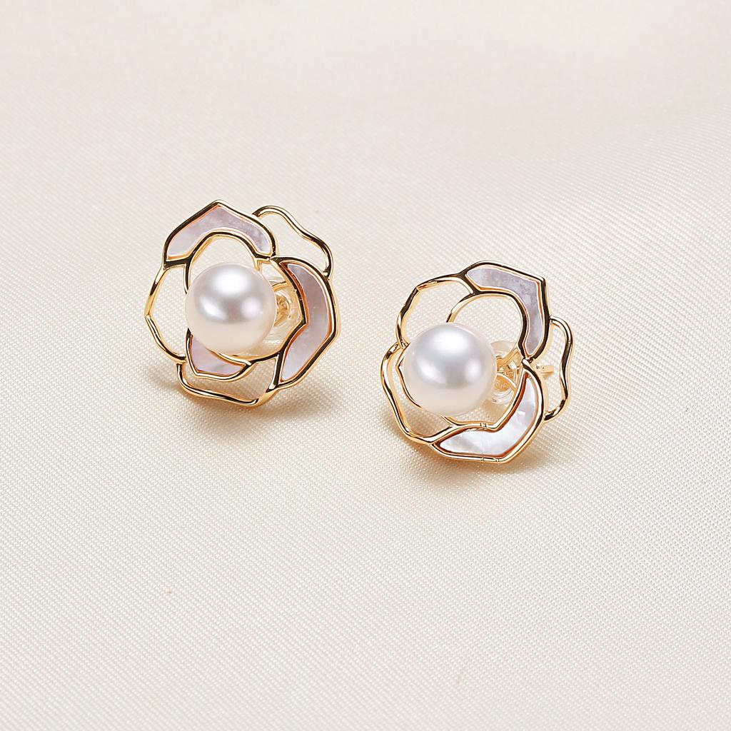Two-piece pearl jewelry set, featuring freshwater pearls and camellia motifs, with near-perfect round pearls, including earrings and a pendant