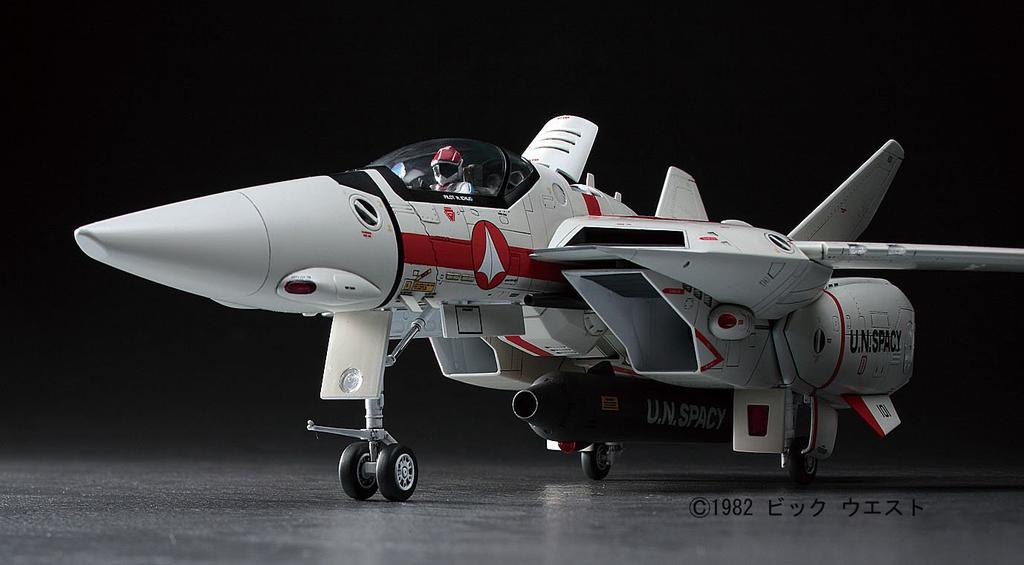Hasegawa Пластиковая модель Super Dimension Fortress Macross Valkyrie Vermilion Platoon MC02 VF-1J/A 1/48