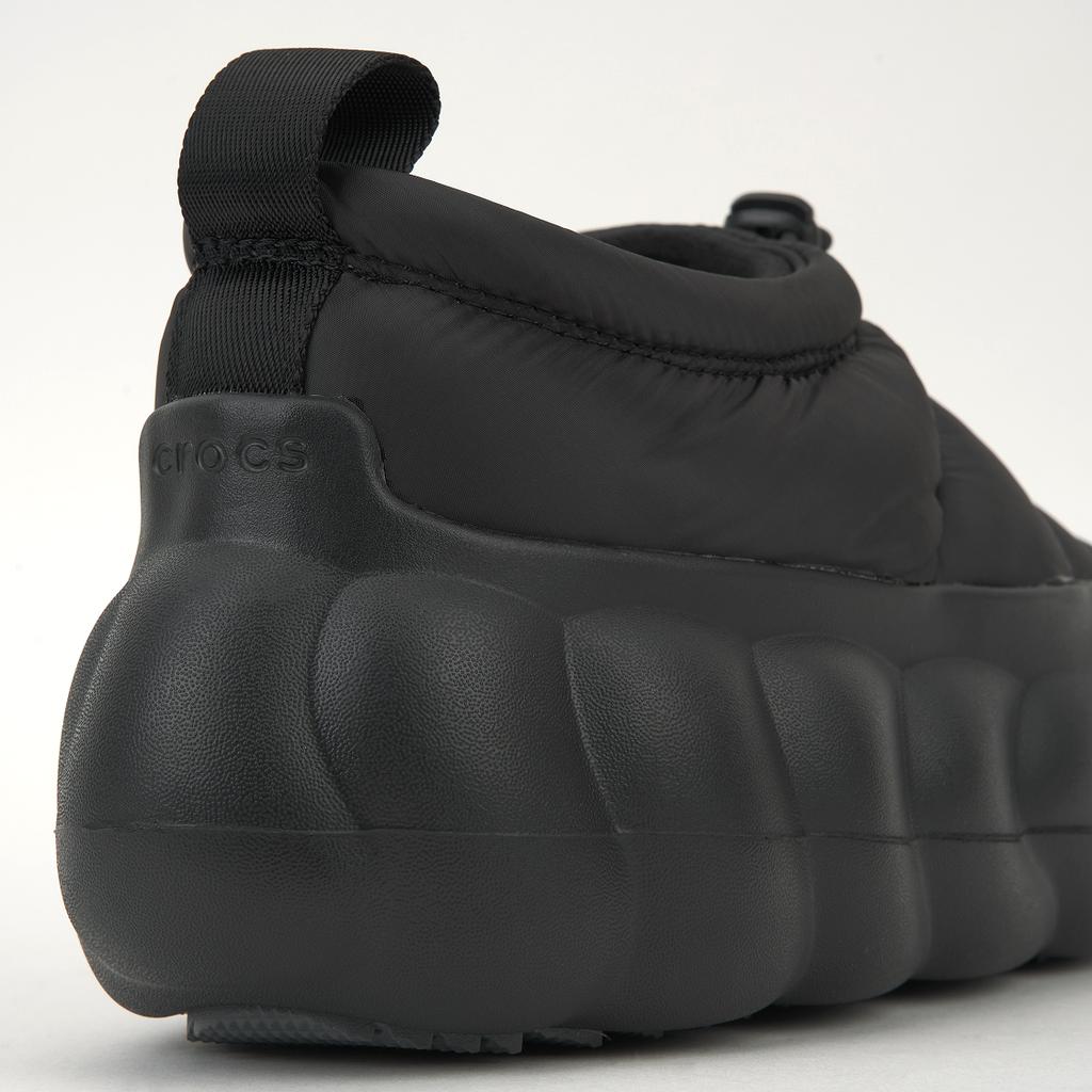 Crocs Кроссовки Overpuff Shorty черные унисекс 210668-060