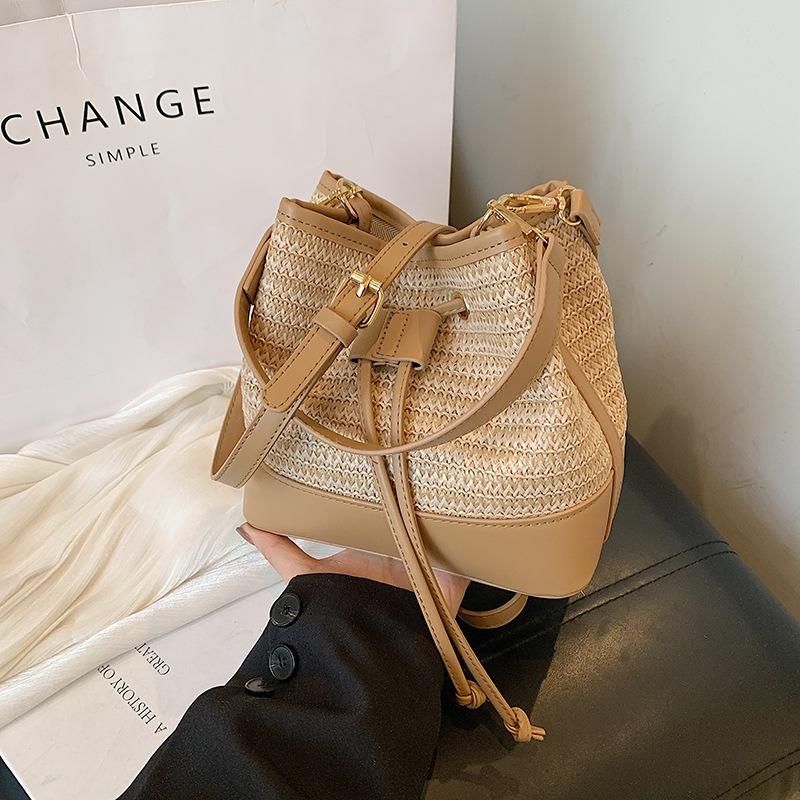 Новая соломенная плетеная контрастного цвета темпераментная сумка-ведро модная трендовая большая вместимость ручная женская сумка
