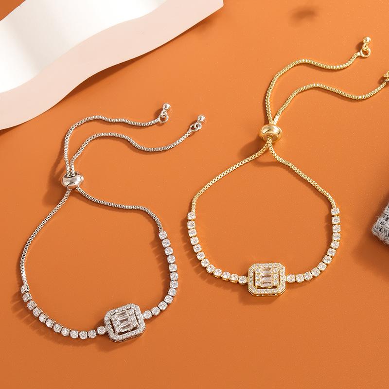 Регулируемый квадратный цирконовый браслет с цепочкой-когтем