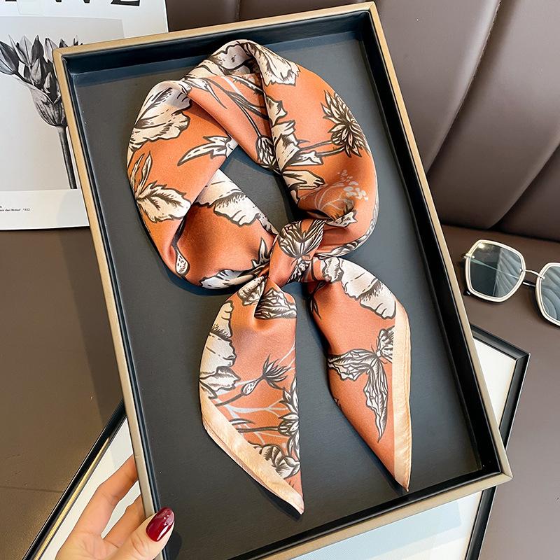 Женский шелковый шарф Camellia Black & White Mulberry - 70x70 см, стильный аксессуар на весну/осень