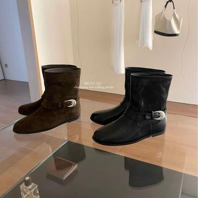 2025 осень и зима новые замшевые женские короткие ботинки с круглым носком, ремешком с пряжкой, низким голенищем, тонким мартином, внутренним скошенным каблуком