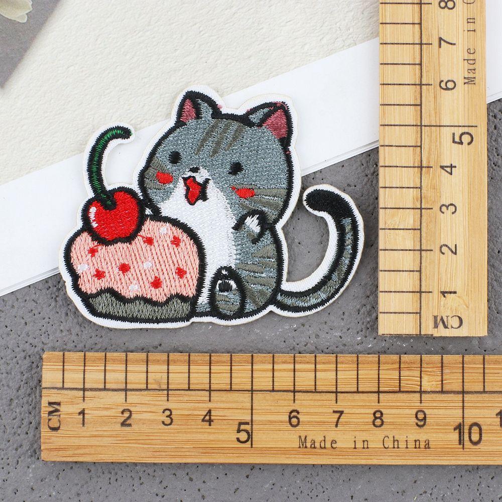Значки, джинсы, детская одежда, нашивки для одежды, вышивка кота, нашивки с вышивкой кота, аппликации в виде кота