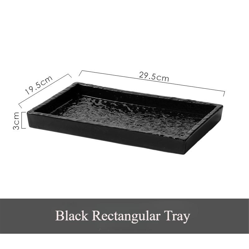 Набор необходимых принадлежностей для ванной комнаты, флаконы для шампуня, стакан для ополаскивателя для полости рта, столешница для ванной комнаты, уборка дома и квартиры