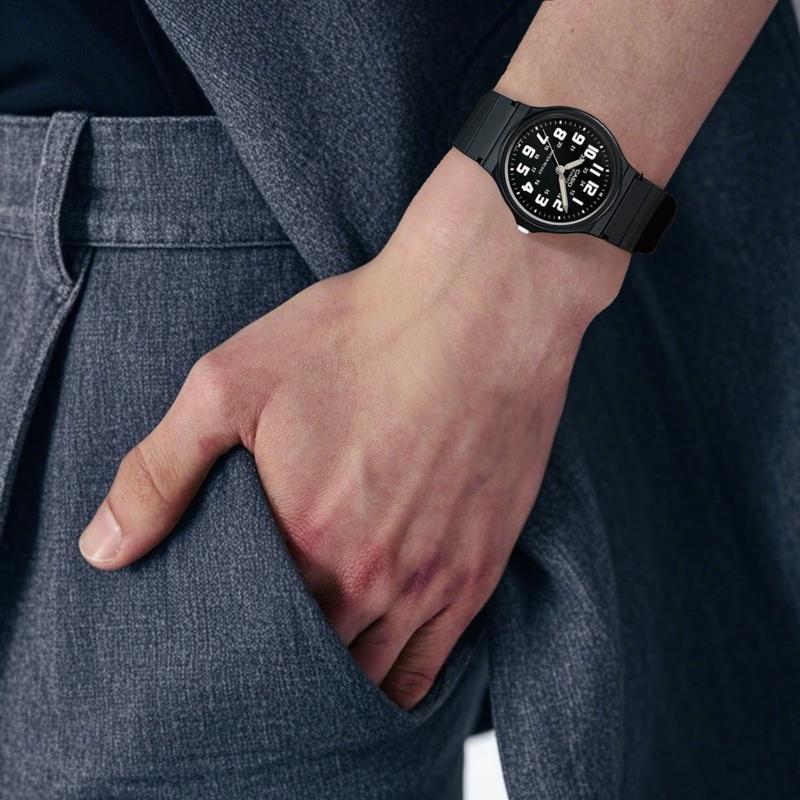 Casio Серия STANDARD Кварцевый механизм Ремешок из смолы Японские и корейские часы 38,8 Мужские's Часы Черный Циферблат MQ-71-1B