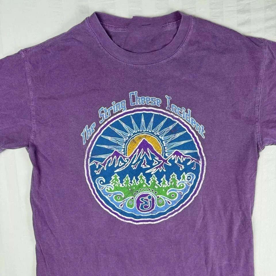 Футболка The String Cheese Incident Унисекс Фиолетовая с принтом SN22 Унисекс Футболка