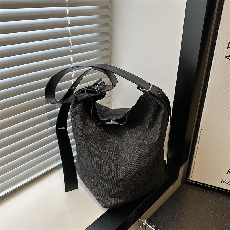 Large Capacity Denim Bag Women's 2025 Autumn New Trendy Shoulder Messenger Bag Large Bag Korean Niche Bucket Bag