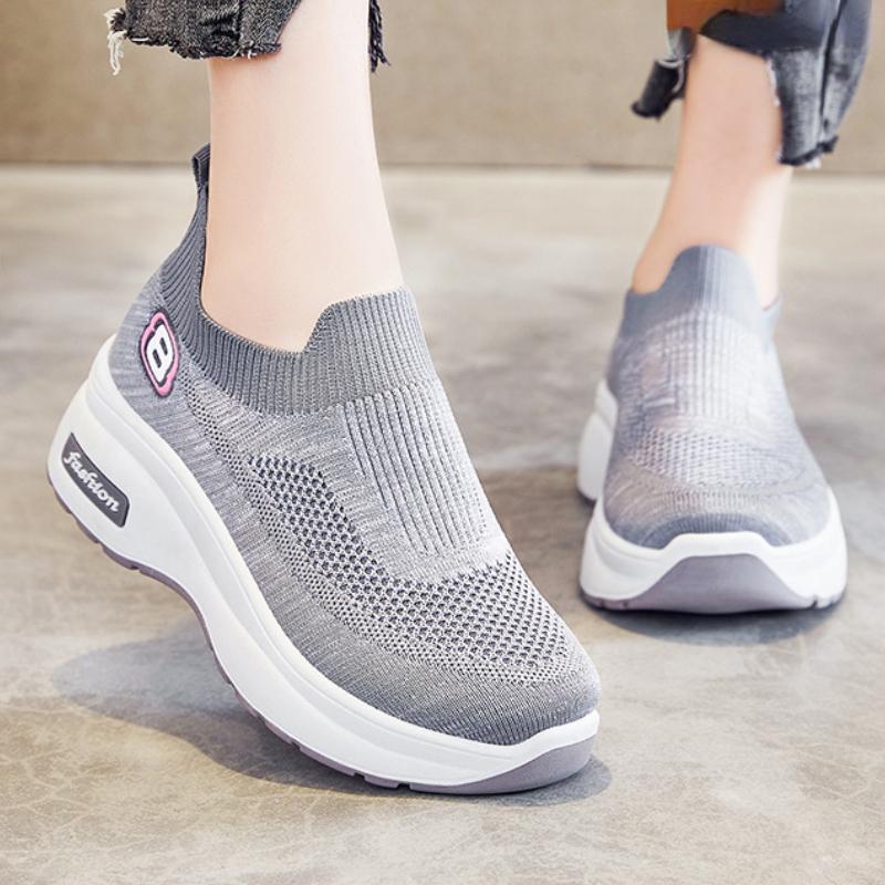 Модные женские кроссовки на танкетке, сетчатые дышащие женские лоферы слипоны на платформе, вулканизированная обувь для женщин, спортивная женская обувь