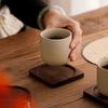 Винтажный керамический набор кружек с деревянной ручкой и блюдцем, вместимостью 150 мл, теплоудерживающая кофейная чашка для дома, офиса, элегантный подарок для любителей кофе
