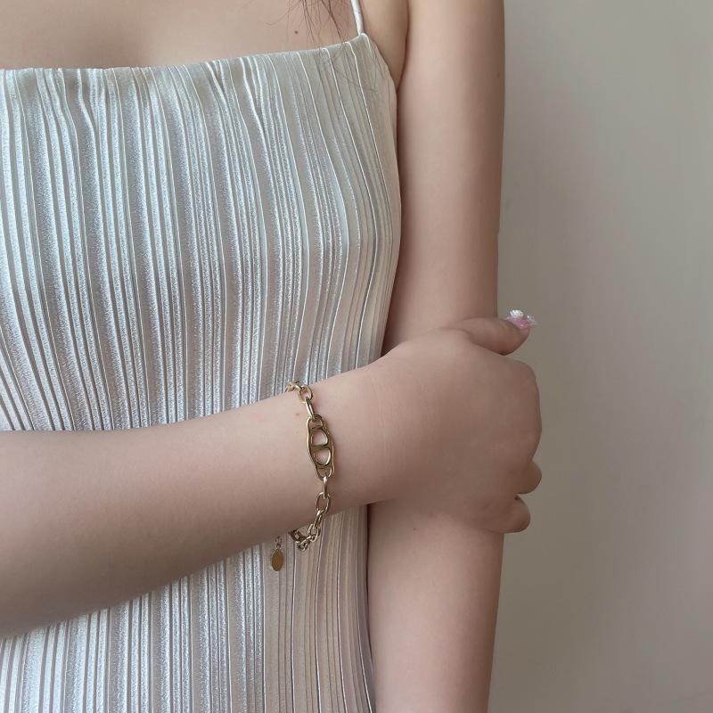 Браслет женский титановая сталь покрытая настоящим золотом не выцветает модный простой нишевый дизайн ювелирные изделия из нержавеющей стали