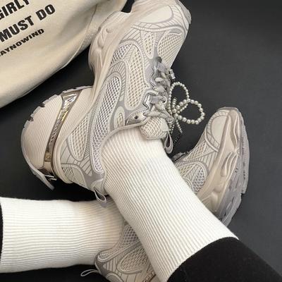 Кожаные платформенные сетчатые кроссовки-папы женские весенние новые легкие увеличивающие рост повседневные туфли универсальные серебристые кроссовки тренд