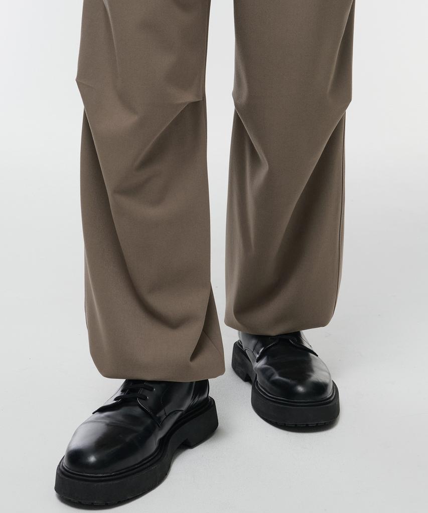 MUSINSA STANDARD Parachute Banding Slacks [Dusty Beige]