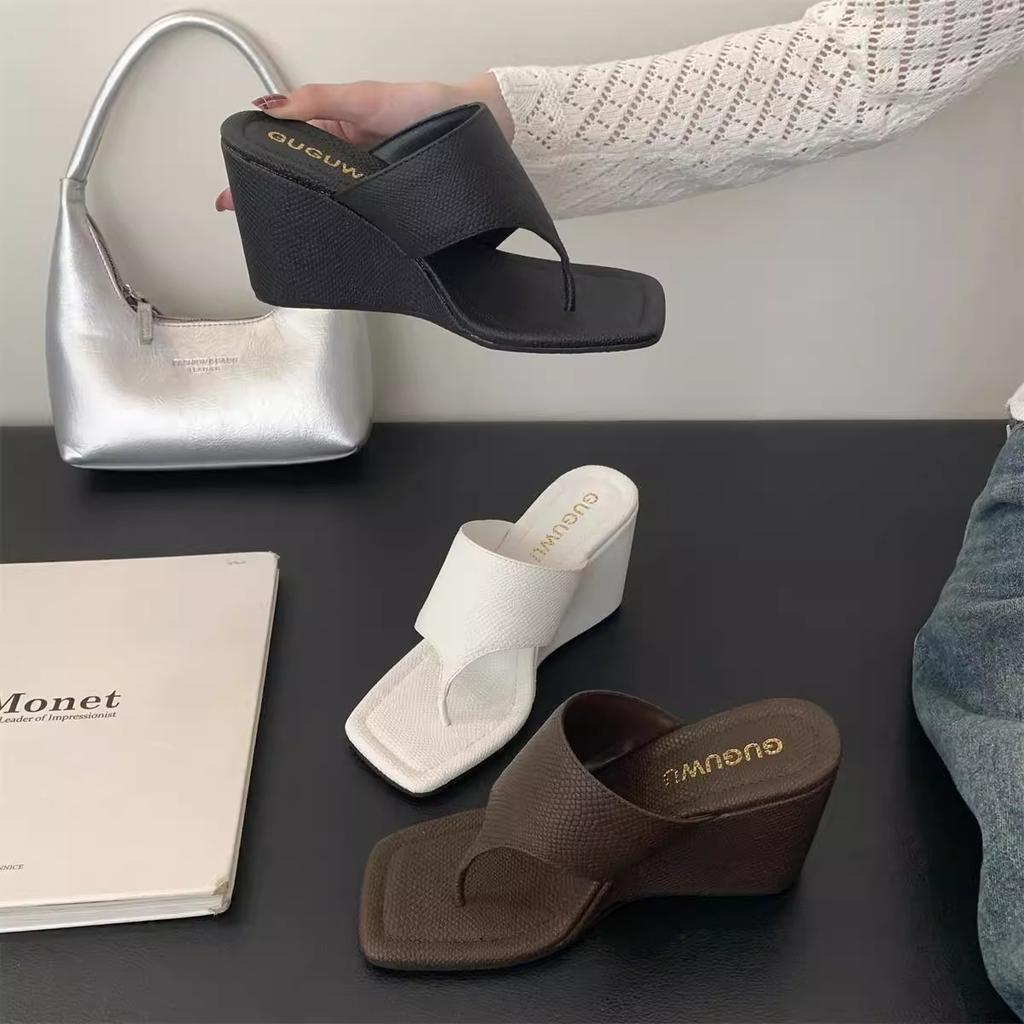 Fashion Spring and Autumn New Style Fashion Slimming Slope Heel Korean Version Bare Toe Flip Flops Cool Slippers Sandals Zapatos Mujer