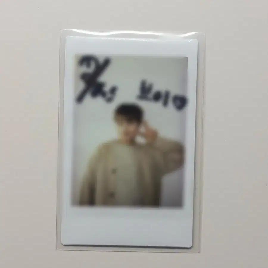 TREASURE ONGRIDANTS Doyoung Signed Polaroid